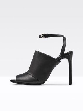 Vince 'Grace' Wraparound Ankle Strap Sandal size 7